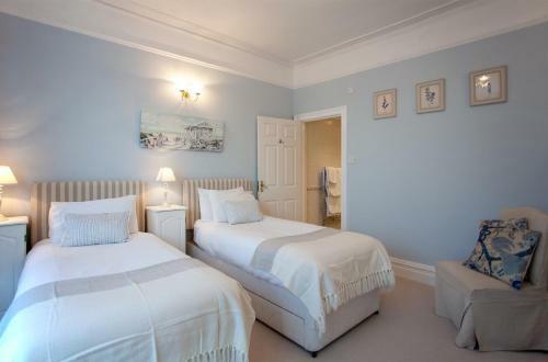 Bed & Breakfast The Castleton Hotel