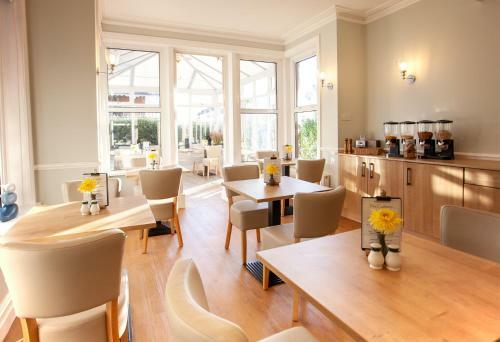 Bed & Breakfast The Castleton Hotel