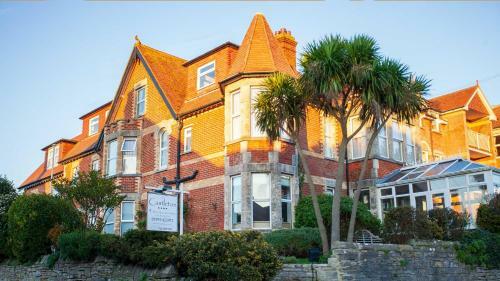 Bed & Breakfast The Castleton Hotel