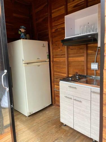 Bed & Breakfast Caba�a Palmas Eb�jico