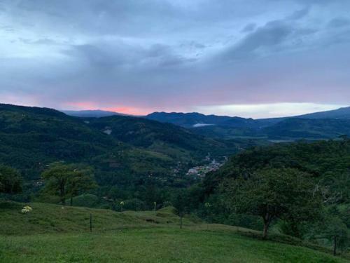 Agradable Caba�a Con Vistas Maravillosas