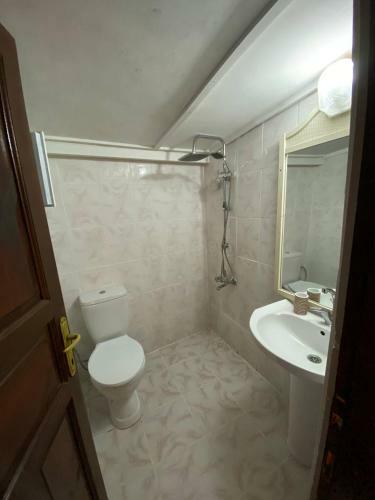 Hostal The Dacha Chiraly