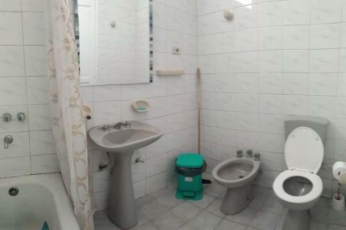 Casa Amplia Y C�ntrica Para 2-6 Personas. Cochera.