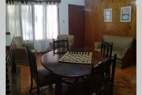 Casa Amplia Y C�ntrica Para 2-6 Personas. Cochera.