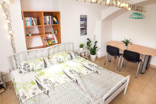 The Maze Apartment