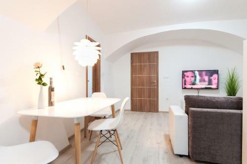 The Maze Apartment
