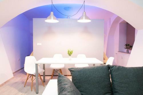 The Maze Apartment