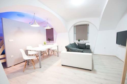 The Maze Apartment