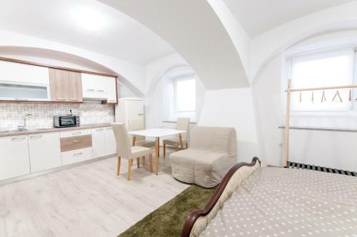 The Maze Apartment