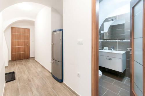 The Maze Apartment