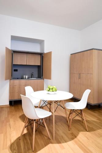 City Centre Chic Apartment Ljubljana 3/4