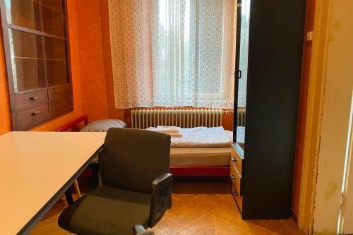 House With Garden And Free Parking, Great For Groups