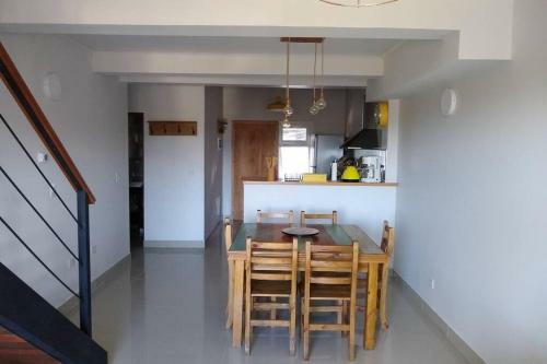 Apartamento Duplex 2 Dorm Vista Al Lago: Lo de Gra Y Cachito