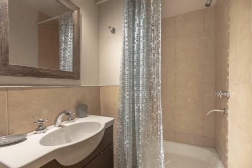 Apartamento Departamento Con Terraza Y Cochera. Centro Bariloche
