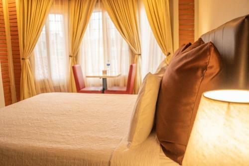 Hotel Orquidea Limon Suites