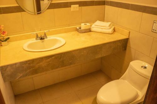 Hotel Orquidea Limon Suites
