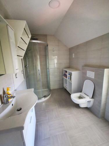 Apartmaji Tom?i?