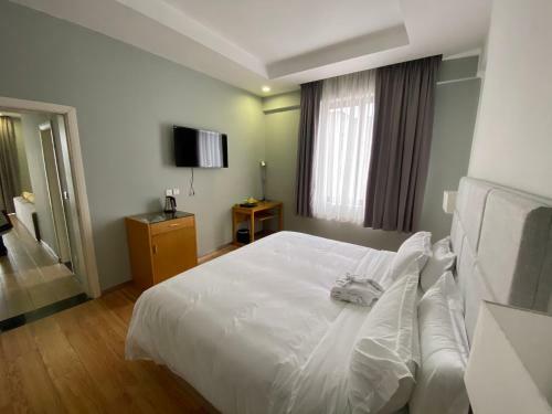 Cot Hotel (?? ???)