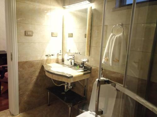 Sherar Addis Hotel