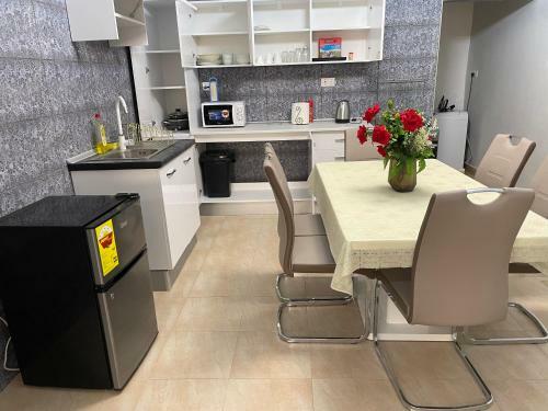 Cozy 2 Bedroom With En-suite Bathrooms Apartment