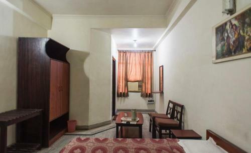 Gaurav Hotel