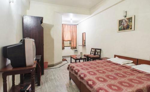 Gaurav Hotel