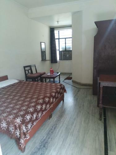 Gaurav Hotel