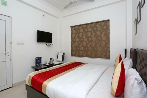 Oyo 11306 Ss Hotel