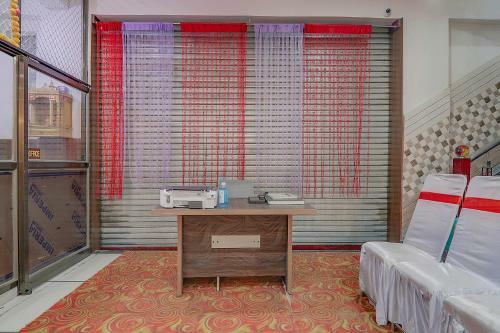 Oyo Flagship 83435 A2z Hotel And Banquet