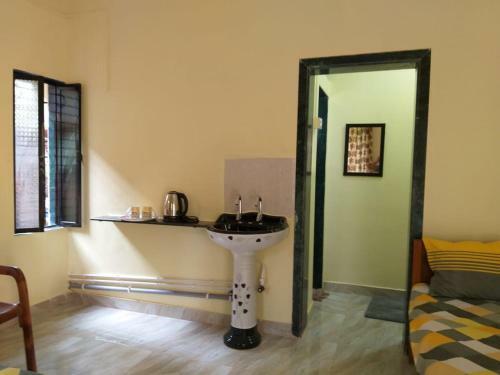 Hostal Shubham Harnai Holidays