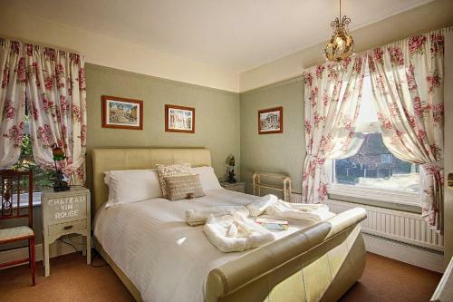 Bed & Breakfast Hooray Henrys