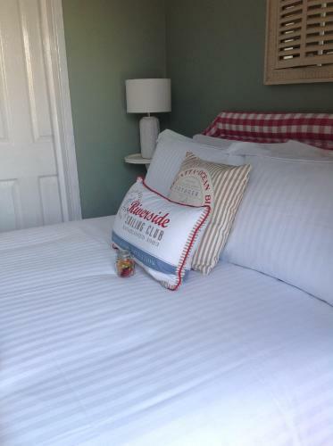 Bed & Breakfast Hooray Henrys