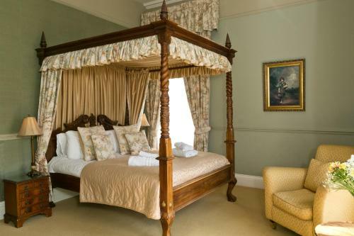 The Manor Hotel