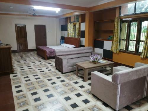 Hotel Chandras Residency