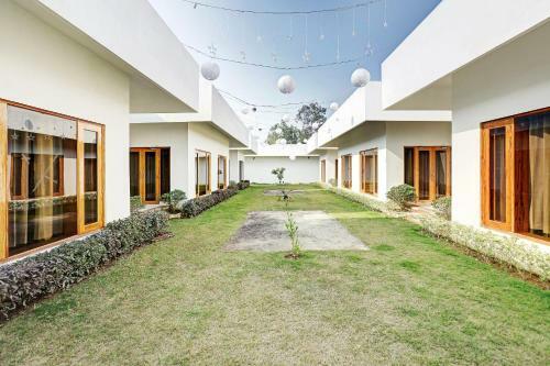 Hotel Collection O 85232 Green Farm Resort