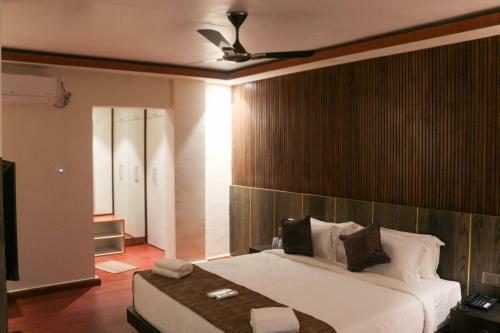 Hotel Obsidian Blue