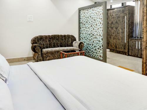 Capital O 79766 Hotel Star International