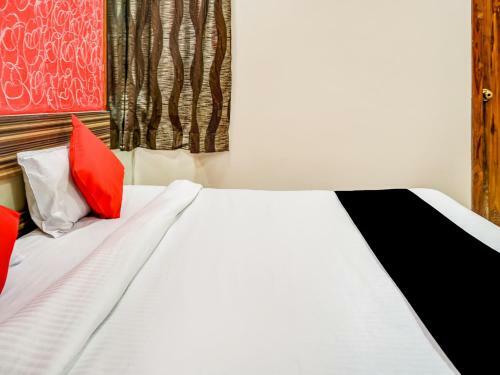 Capital O 79766 Hotel Star International