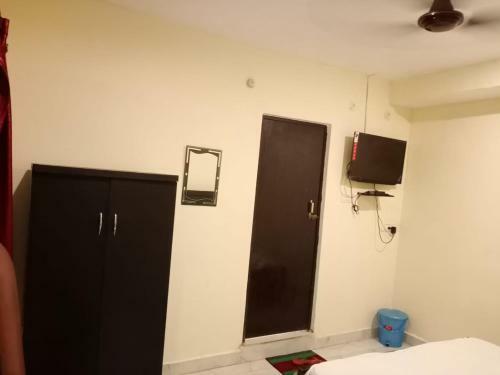 S S Hotel And Restaurant By Wb Economy