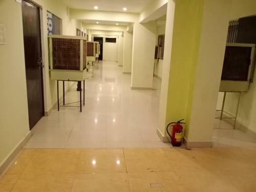 S S Hotel And Restaurant By Wb Economy