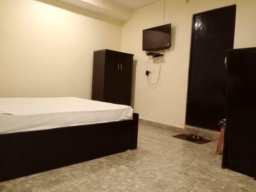 S S Hotel And Restaurant By Wb Economy