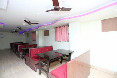 Oyo 24854 Hotel Geetanjali Palace
