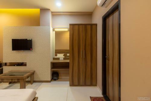 Hotel Giri Shankara