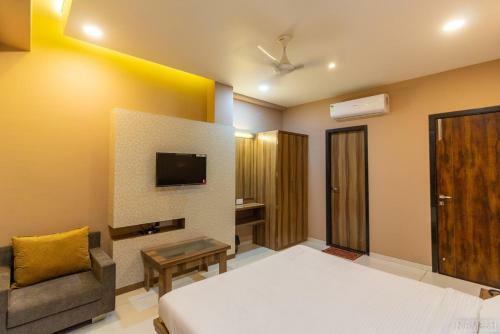 Hotel Giri Shankara