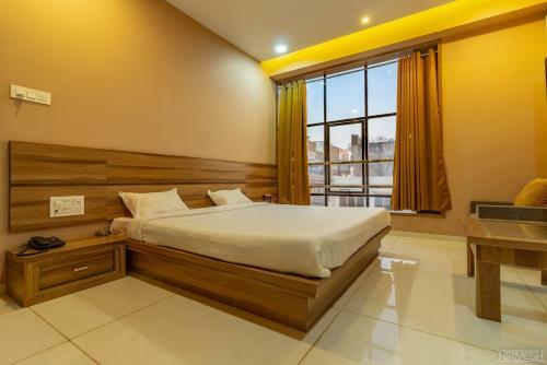 Hotel Giri Shankara