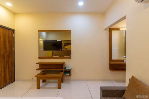 Hotel Giri Shankara