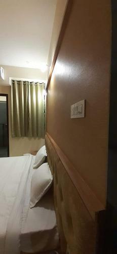 Hotel Giri Shankara