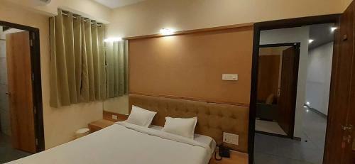 Hotel Giri Shankara