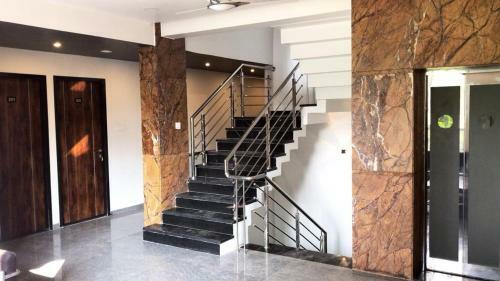 Hotel Giri Shankara