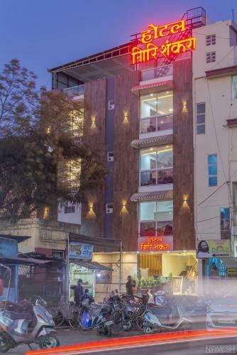Hotel Giri Shankara
